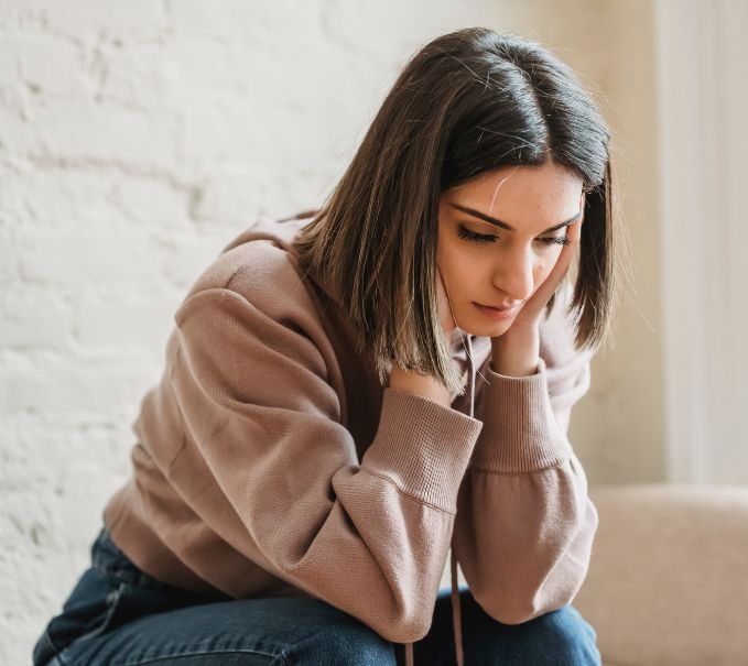Le stress peut-il retarder les règles ? Comprendre le lien entre stress, cycle menstruel et saignements
