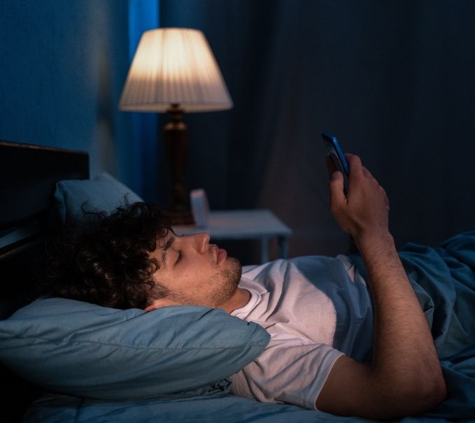 Réveil nocturne : comprendre ses causes et retrouver un sommeil continu